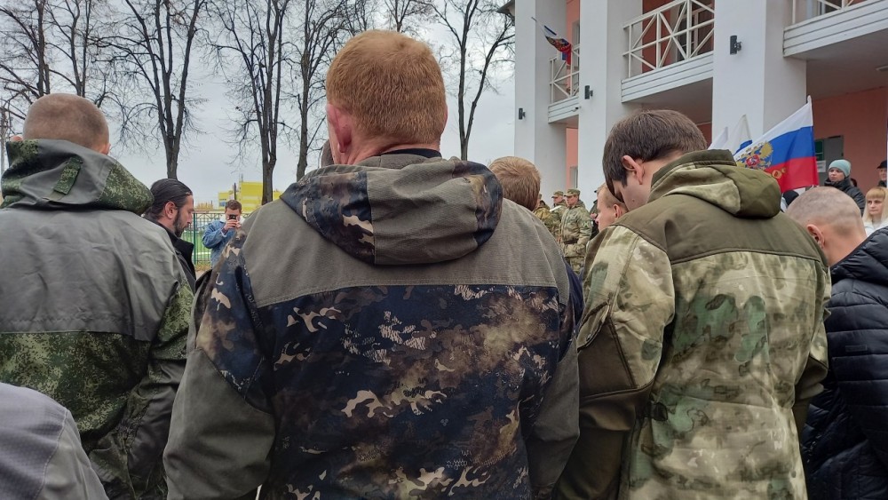 Батюшка из Боровского района попросил близких не расстраивать мобилизованных во время телефонных бесед