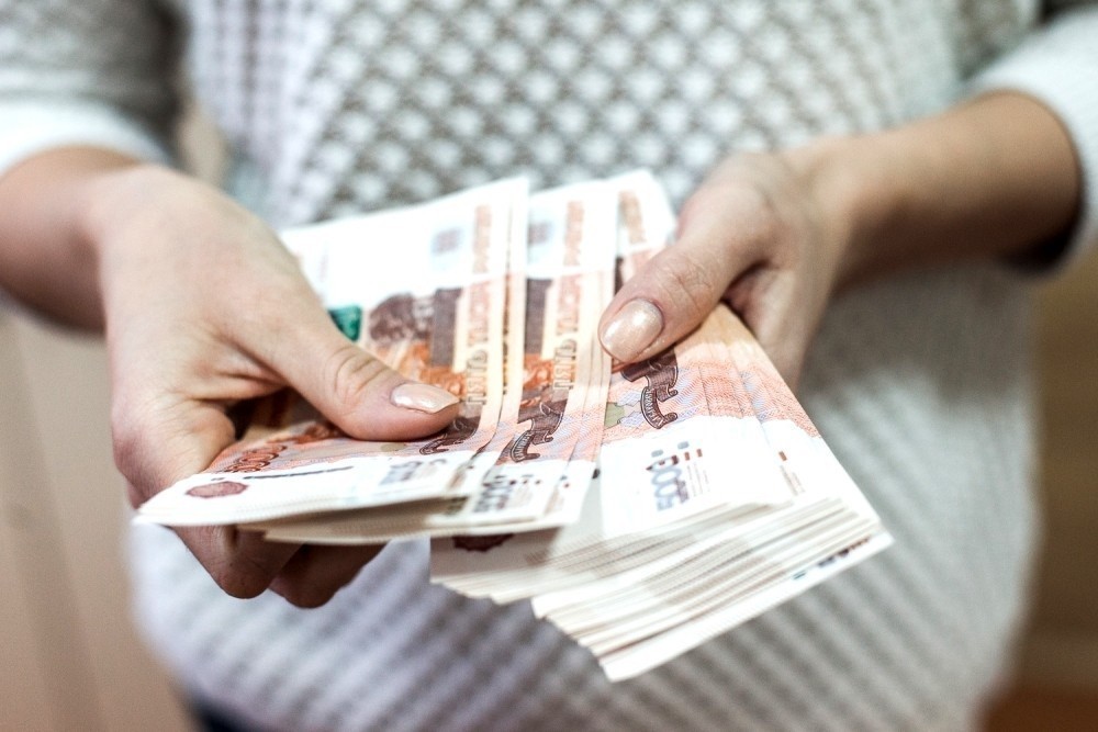 Жительница Обнинска сняла с карты пенсионера 800 тысяч рублей 