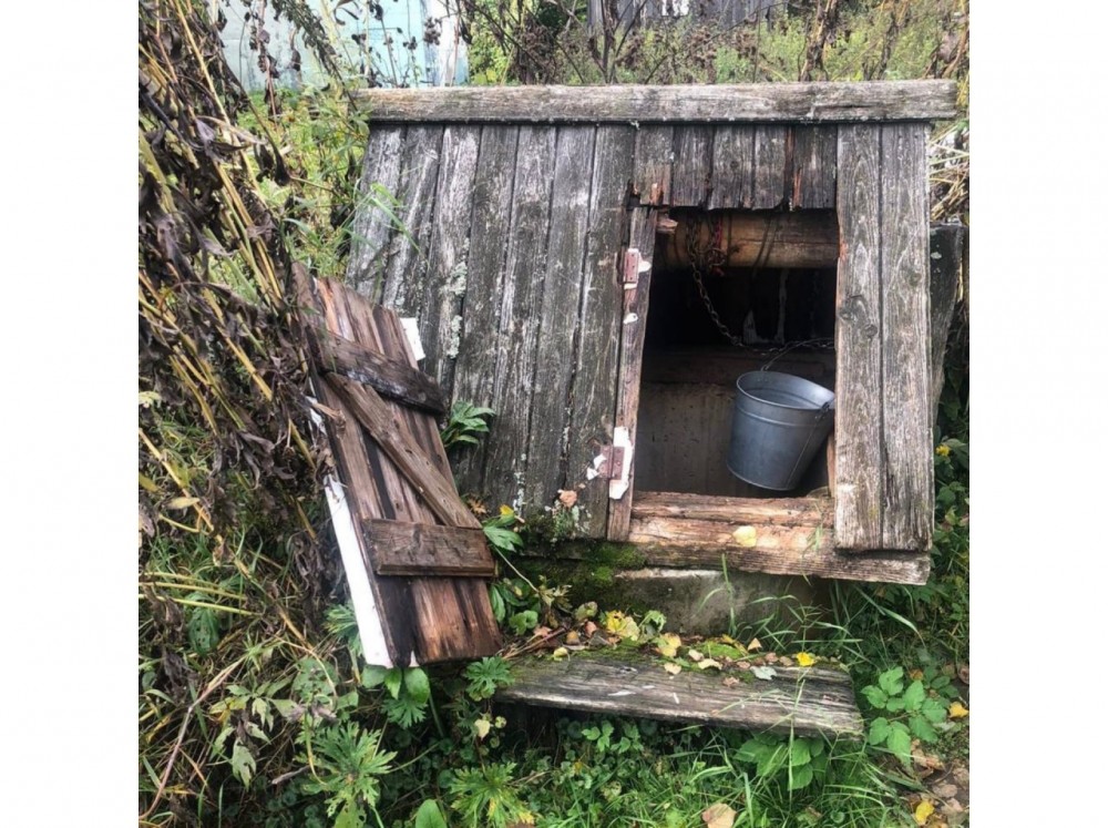 Жители Калужской области вынуждены были пить грязную воду из единственного в деревне колодца
