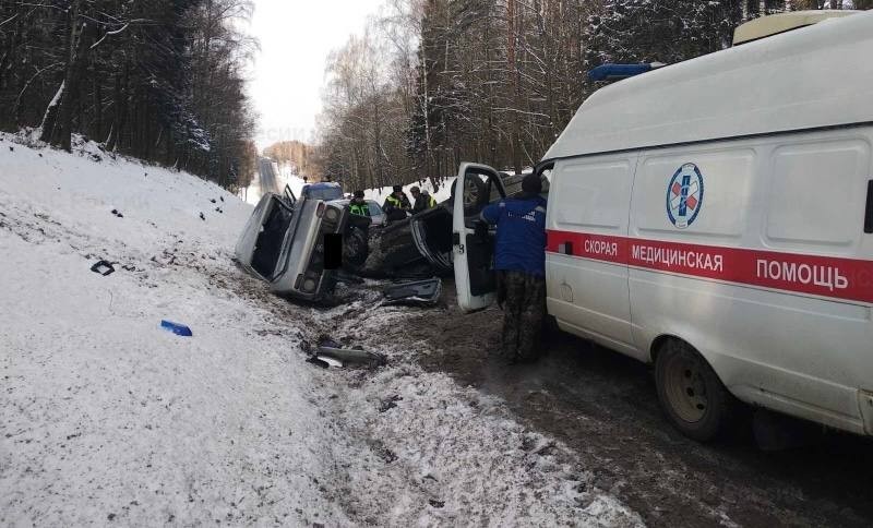 В Калужской области трое человек пострадали в жуткой аварии