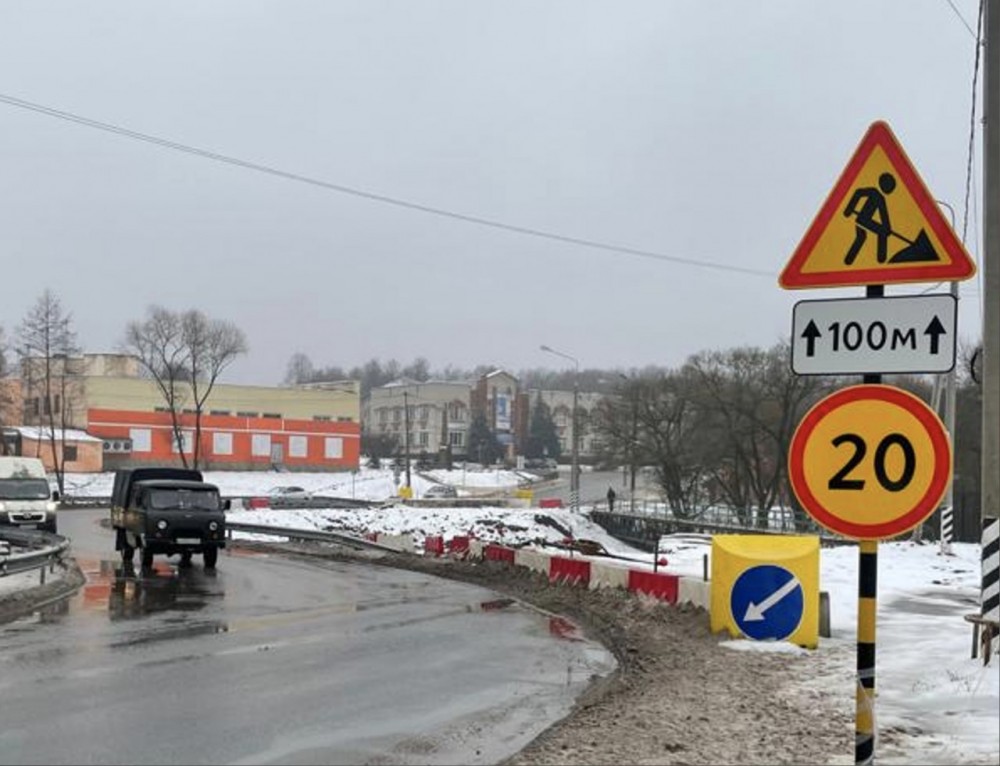 В Жукове началась реконструкция моста через реку Угодка