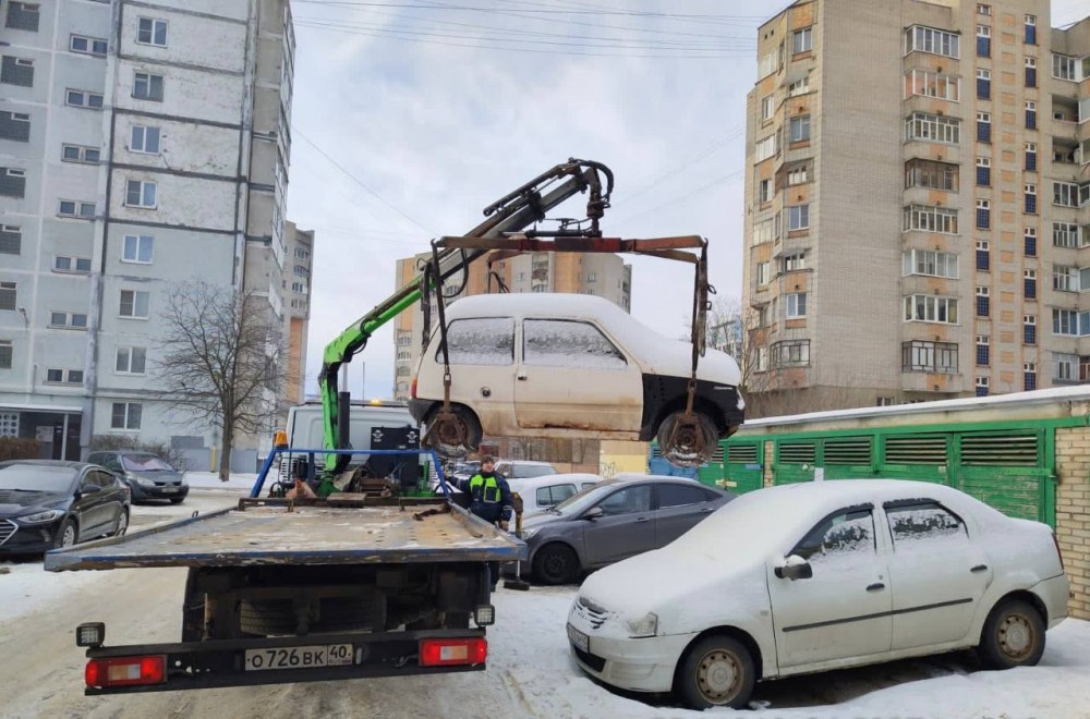 В Обнинске эвакуировали еще два бесхозных автомобиля