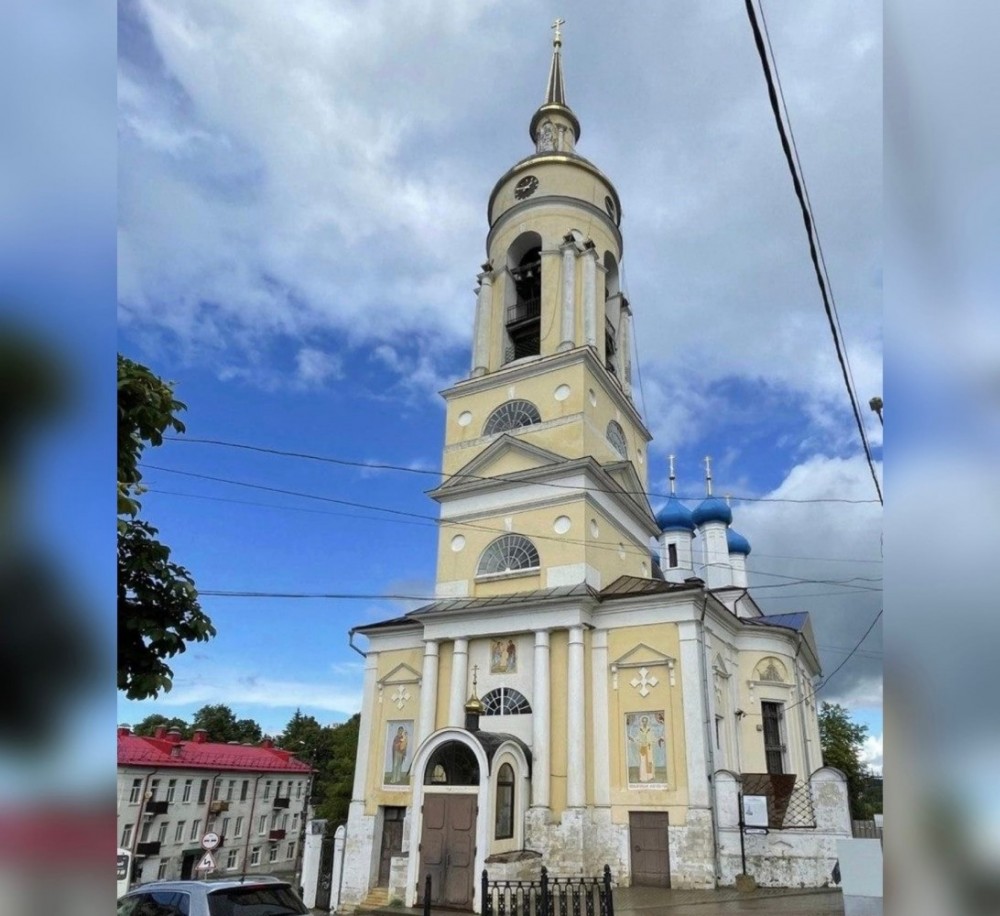 На Благовещенском Соборе в Боровске впервые за 16 лет покрасили купола
