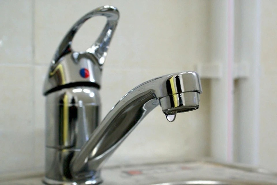 Жители дома на Курчатова в Обнинске не могут принять душ из-за плохого напора горячей воды 