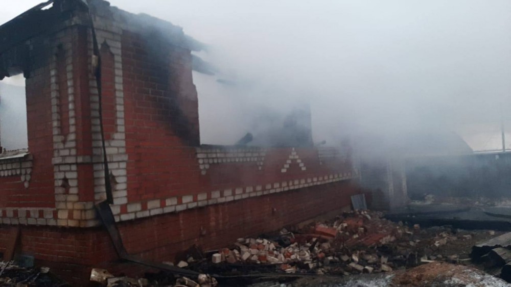 Два человека погибли во время пожара в жилом доме в Калужской области