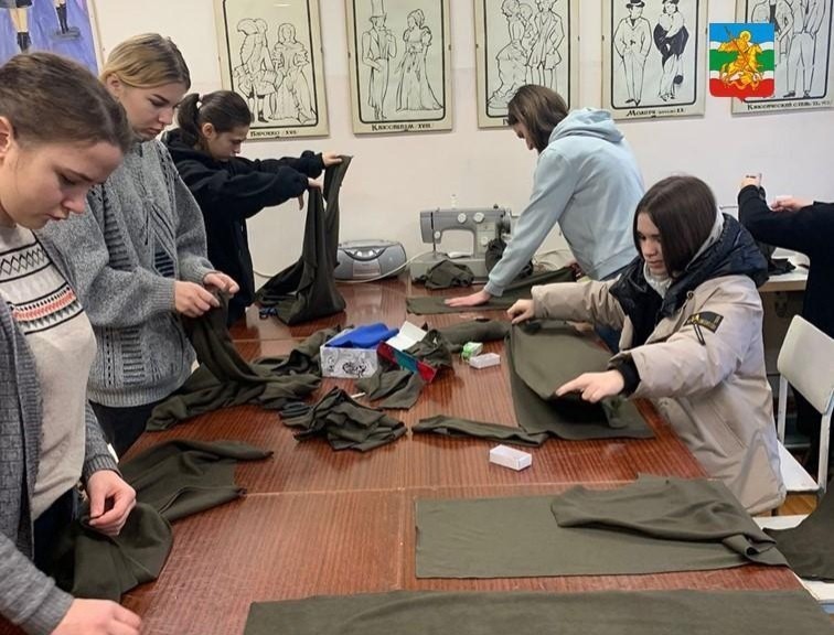 Студентки из Жукова сшили белье для военнослужащих