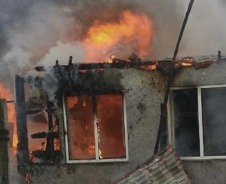В деревне под Жуковом сгорел жилой дом 