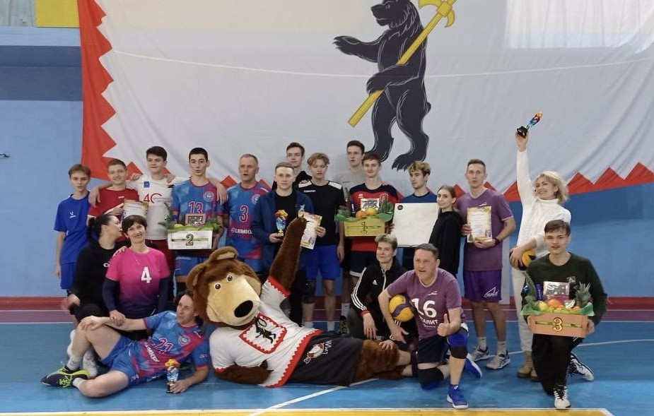 На турнире по волейболу в Малоярославце собралось 100 спортсменов 
