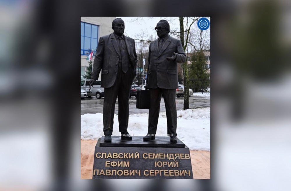 Памятник атомщикам в Обнинске через час после открытия вызвал эстетические споры