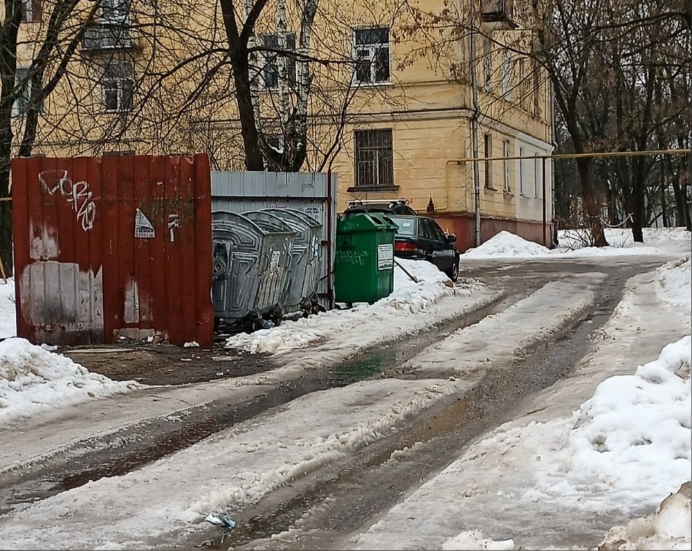 В Обнинске 30 автовладельцев заплатят штрафы за парковку у мусорных баков
