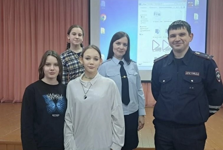 Школьники Жуковского района посоревновались в знании дорожных знаков