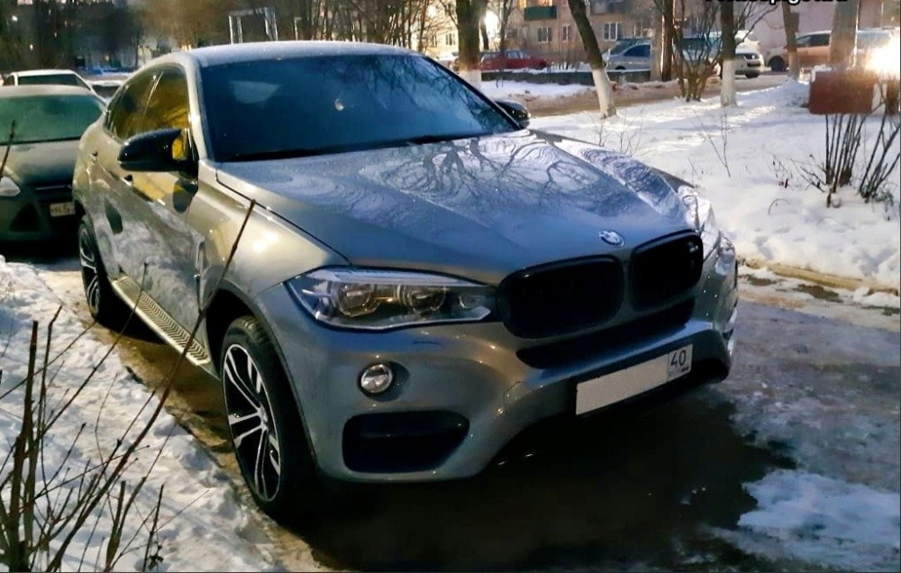 У жительницы Калужской области за долг в 200 тысяч арестовали люксовый автомобиль 