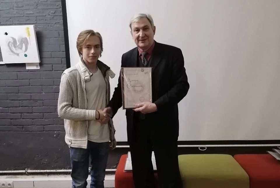 Обнинскому школьнику присвоили медаль за творческие заслуги 