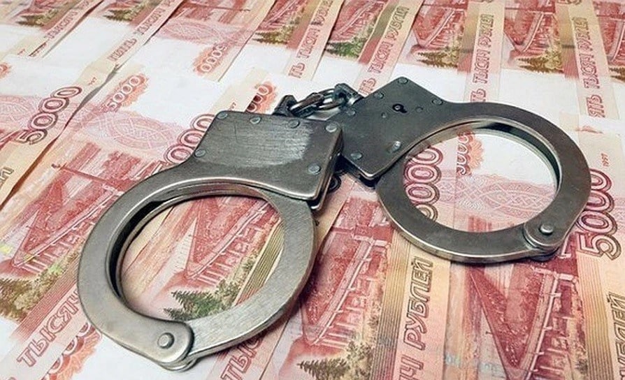 В Обнинске пенсионер отдал 100 тысяч рублей мошенникам, спасая дочь от тюрьмы 
