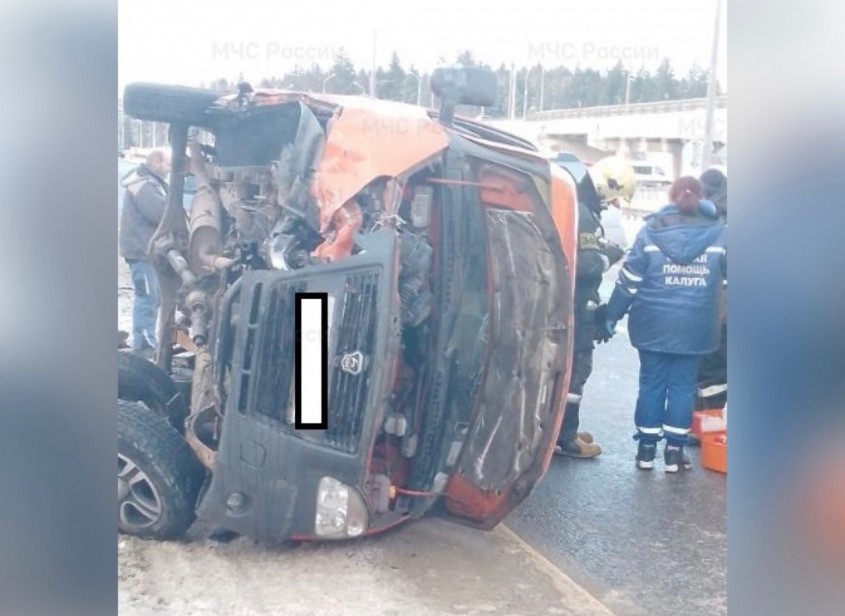 На Киевском шоссе в районе Малоярославца произошло жесткое тройное ДТП ...