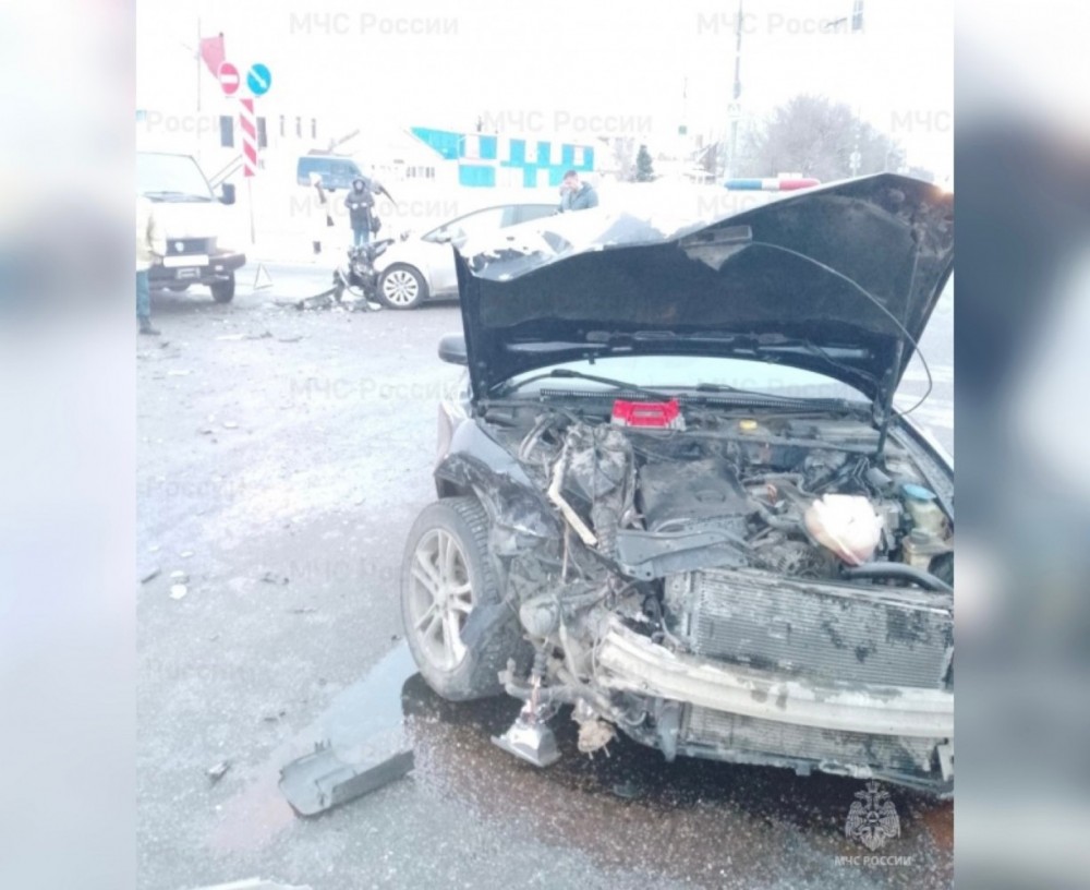 Две иномарки столкнулись лоб в лоб на Киевском шоссе в районе Обнинска 