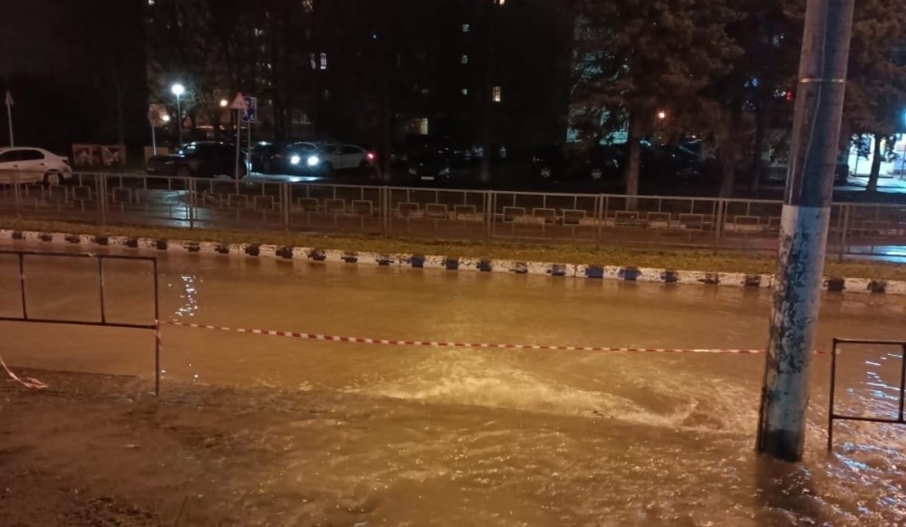 В Обнинске затопило улицы Энгельса и Белкинскую