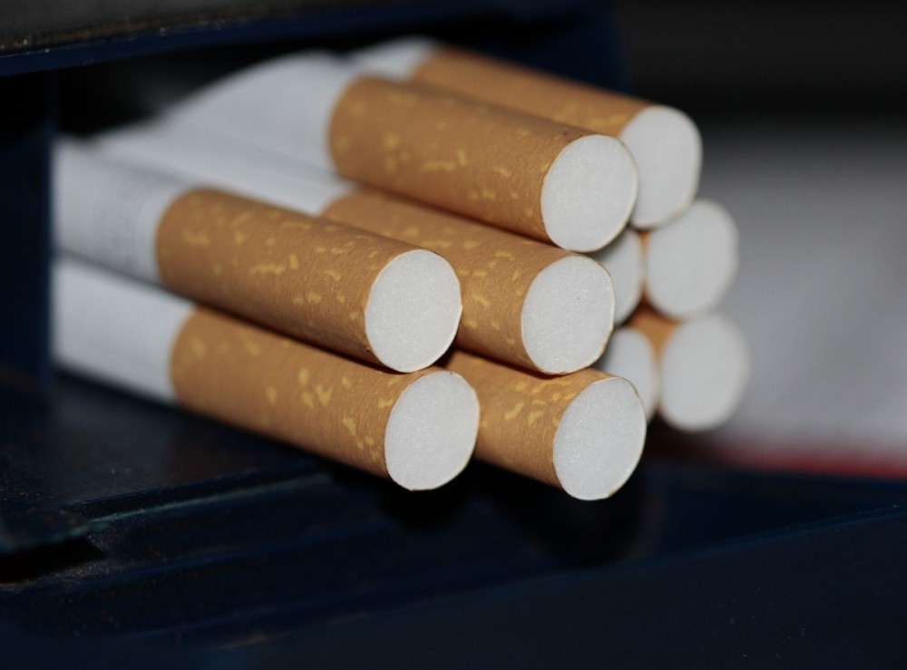 Нелегальную партию сигарет обнаружили в ларьке Обнинска