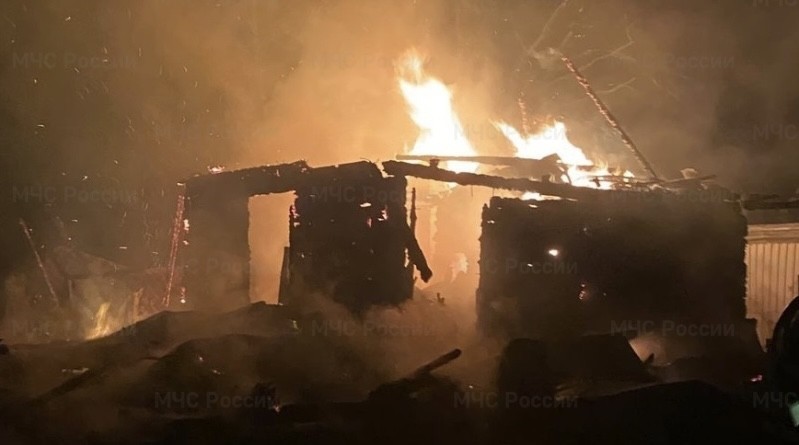Огонь уничтожил баню в деревне под Боровском 
