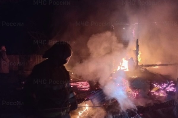 Дачный дом сгорел ночью в Малоярославце 