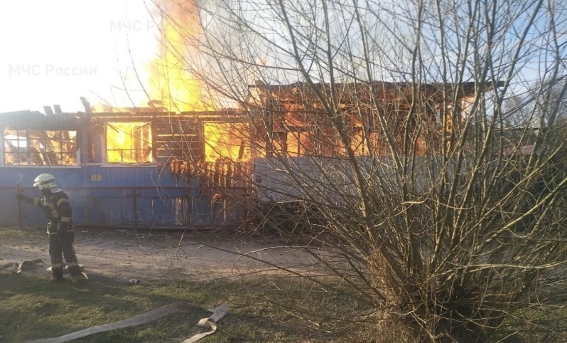 Частный дом сгорел в Калужской области 