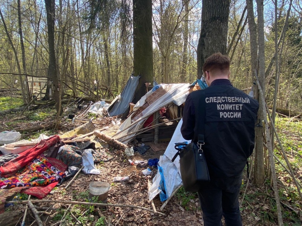 Разложившееся тело мужчины нашли в лесу Калужской области 