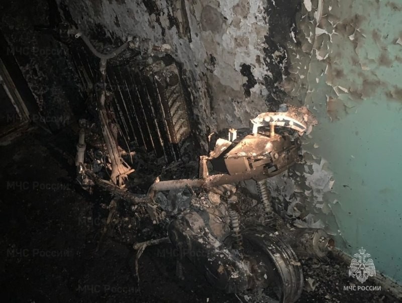 В Обнинске скутер сгорел в подъезде