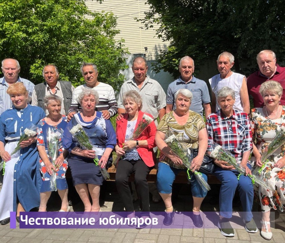 В Боровском районе жителей поздравили с 50-летием бракосочетания