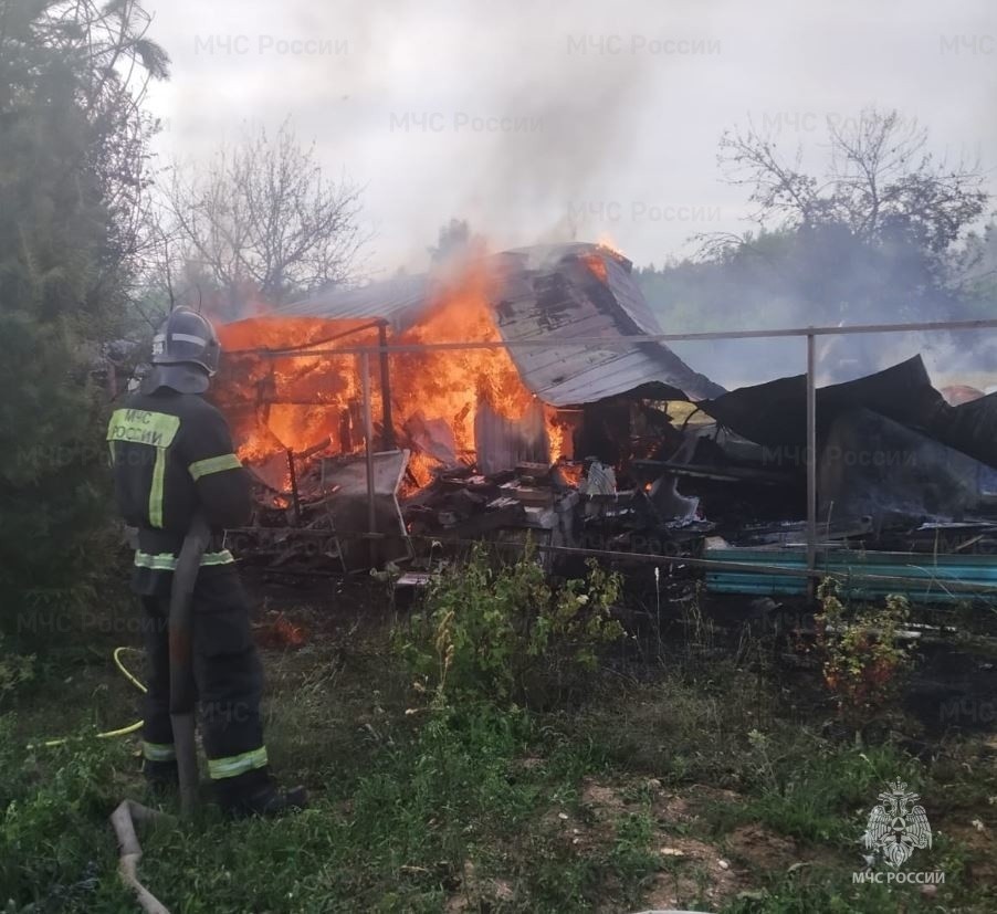 В Малоярославецком районе выгорела хозпостройка