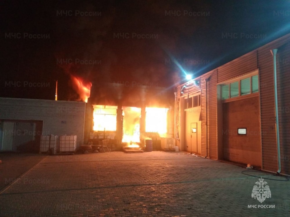 В Боровске ночью горел склад
