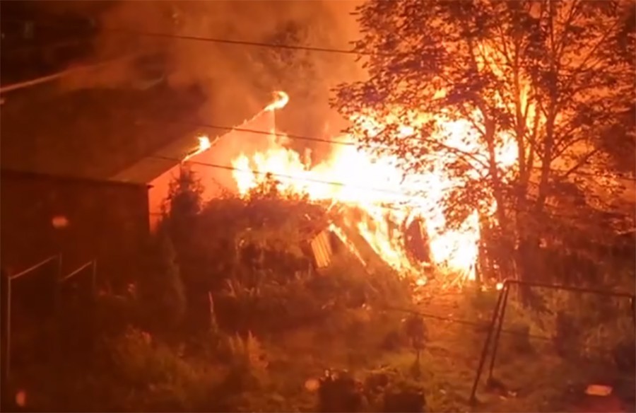 В Малоярославце сгорели сараи, которые чиновники поручали разобрать