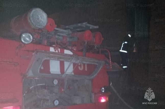 В Калужской области удалось спасти машину в загоревшемся сарае