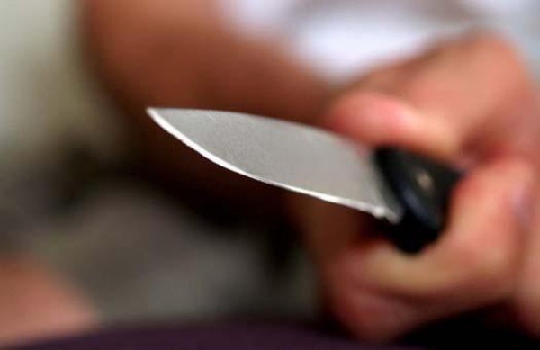 В Боровском районе мужчина вымогал с ножом деньги у коллеги 