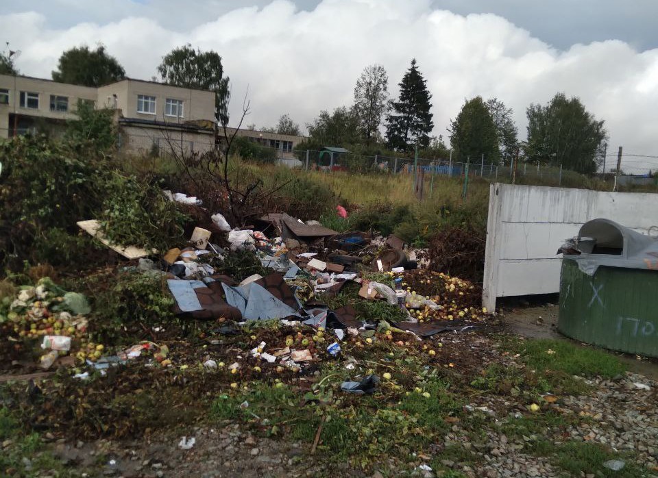В Жуковском районе Калужской области жители недовольны переносом контейнерных площадок вглубь дворов
