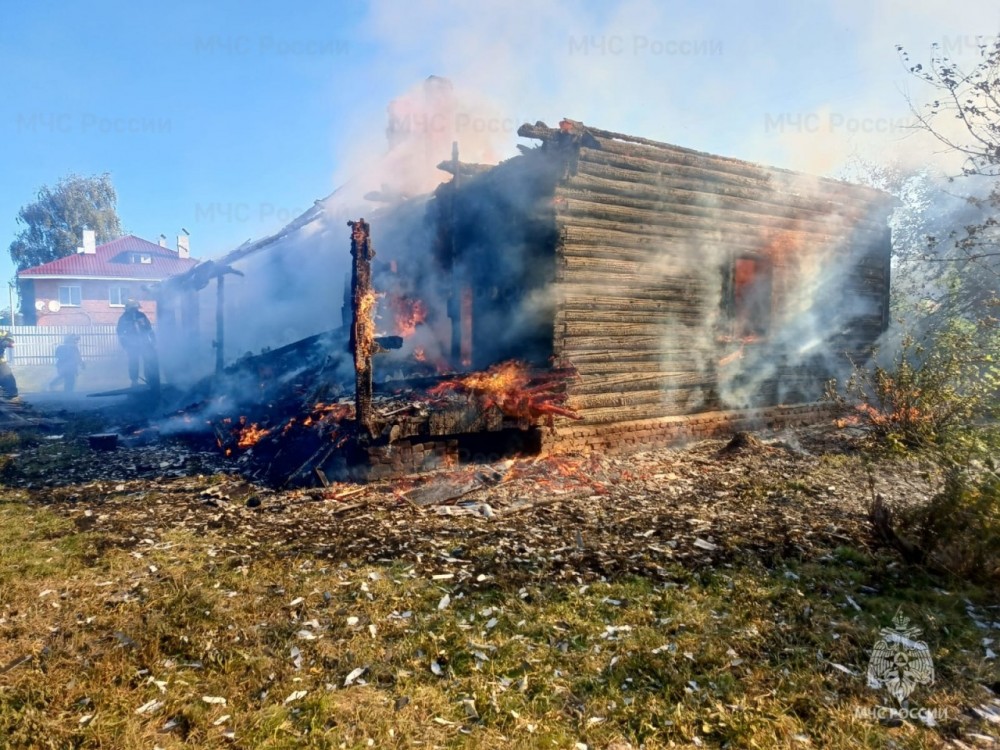 В Малоярославецком районе сгорел гараж