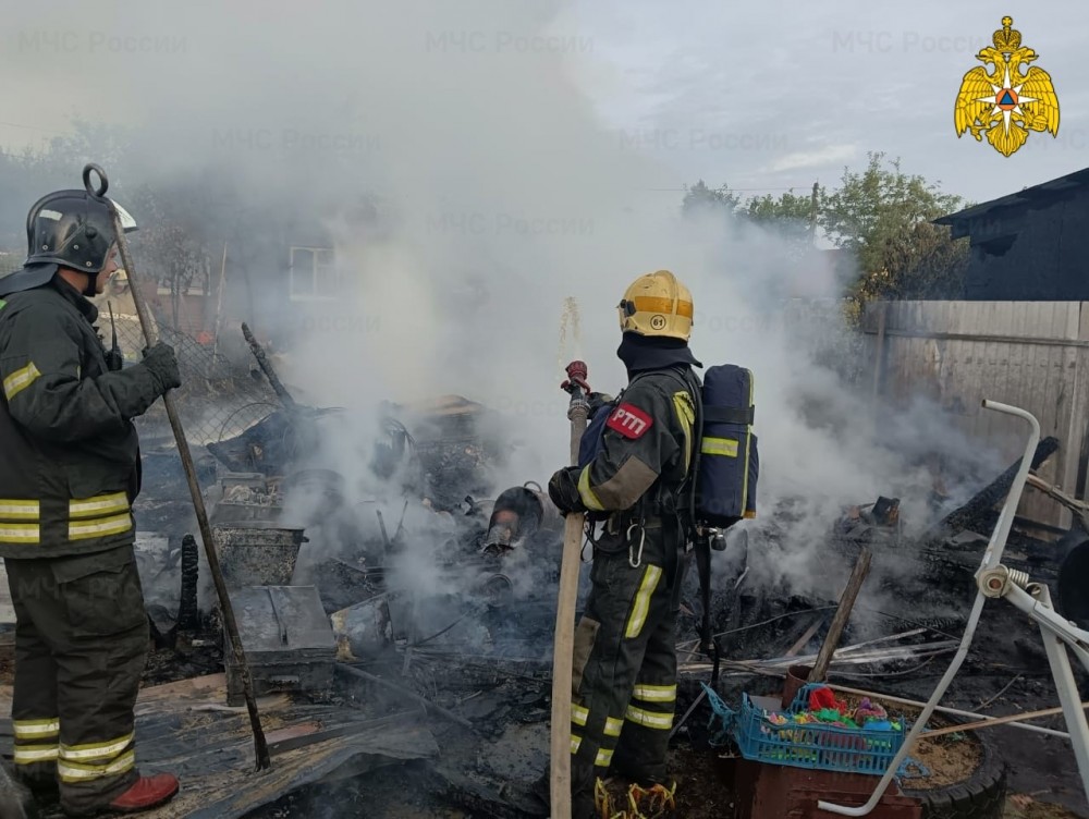 В СНТ Жуковского района сгорела хозпостройка