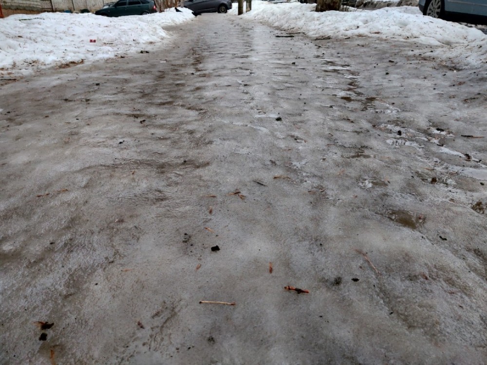 Жительница Калужской области отсудила 400 тысяч рублей за падение на льду во дворе