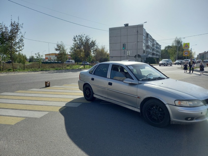 В Калужской области сбили 12-летнюю девочку, которая ехала по переходу ...