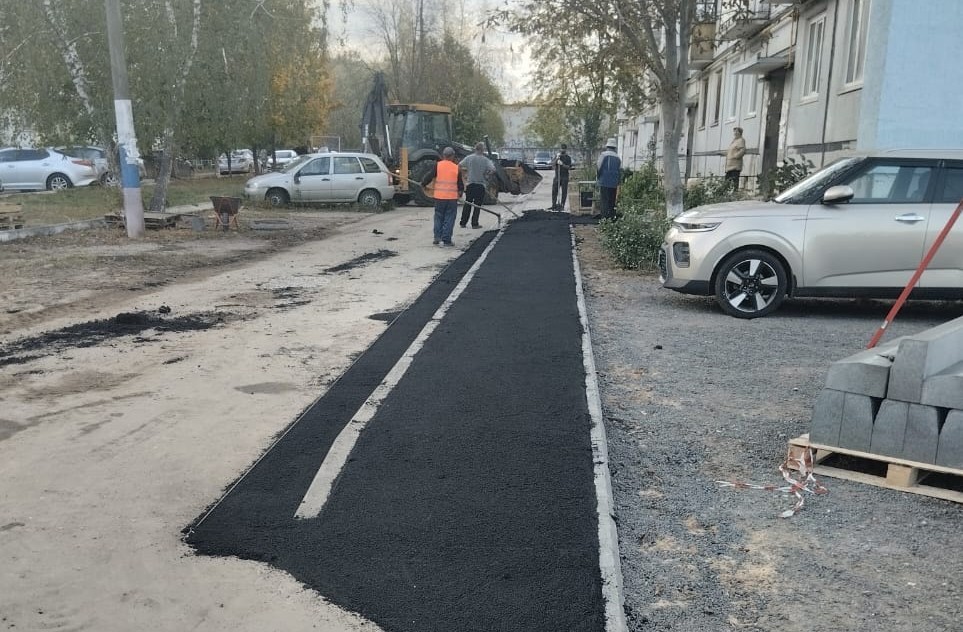 В Балабаново заасфальтировали дорожки на улице Дзержинского