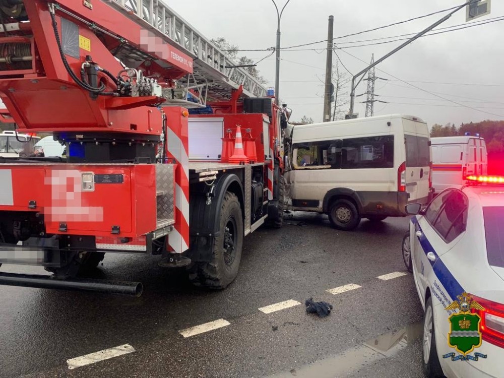 В Обнинске шесть человек пострадали в столкновении маршрутки и пожарной машины