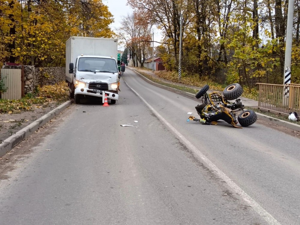 В Обнинске водитель квадроцикла врезался в грузовик
