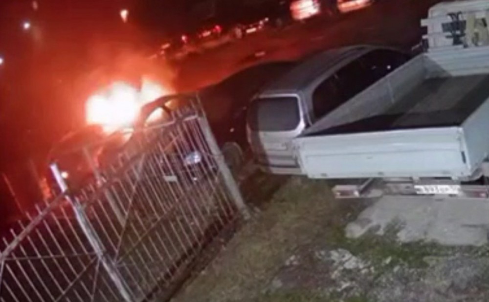 Видео поджога автомобиля опубликовали в Калужской области