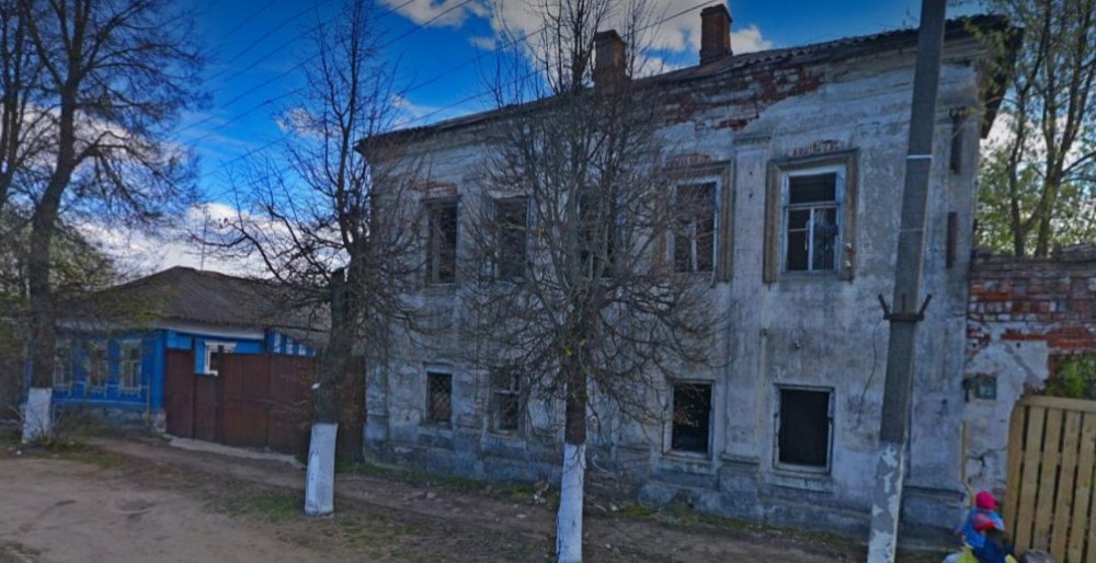 Жители Боровска просят спасти старинный дом