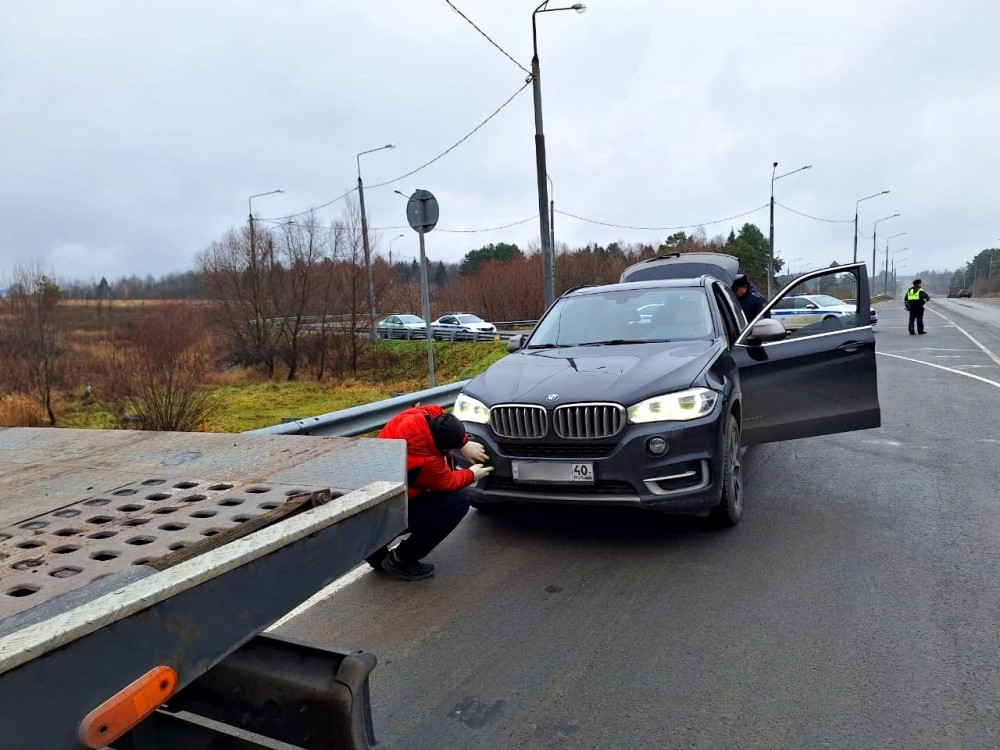 В Малоярославце судебные приставы арестовали 7 машин