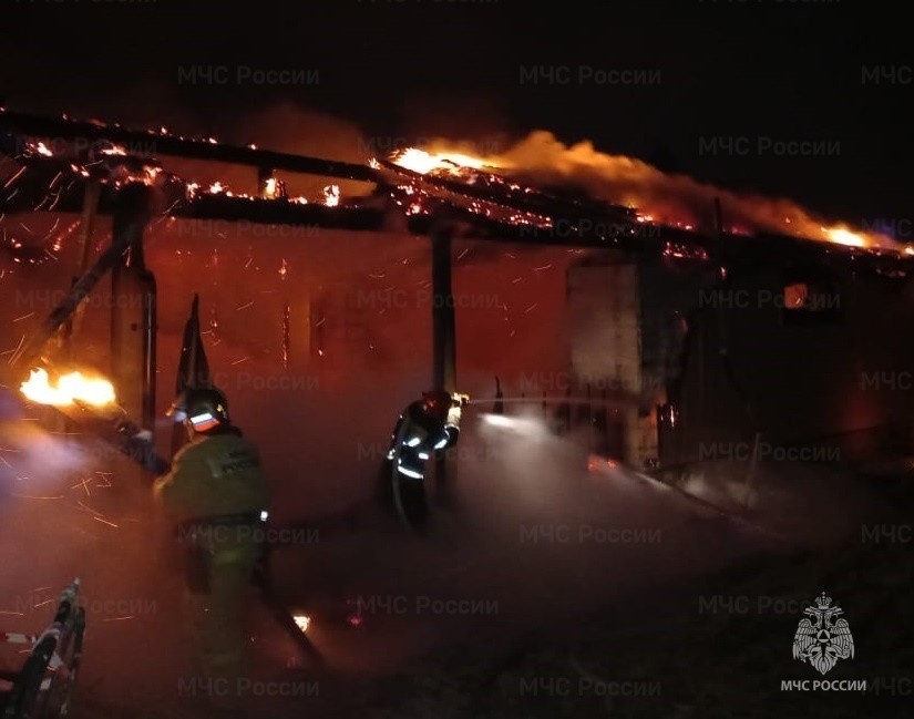 Строящийся гараж сгорел в Калужской области