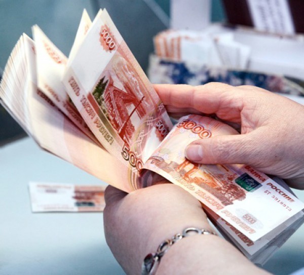 Жительница Обнинска хотела установить защиту от мошенников на телефон и потеряла сто тысяч рублей