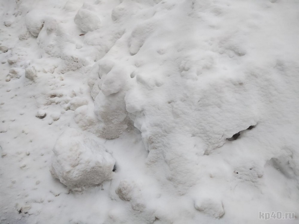 Жителей Боровска просят убрать машины для вывоза снега