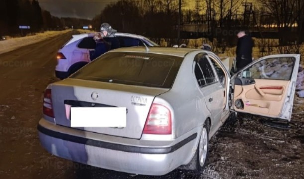 При столкновении «Шкоды» и «Фольксвагена» в Боровском районе пострадал 34-летний мужчина