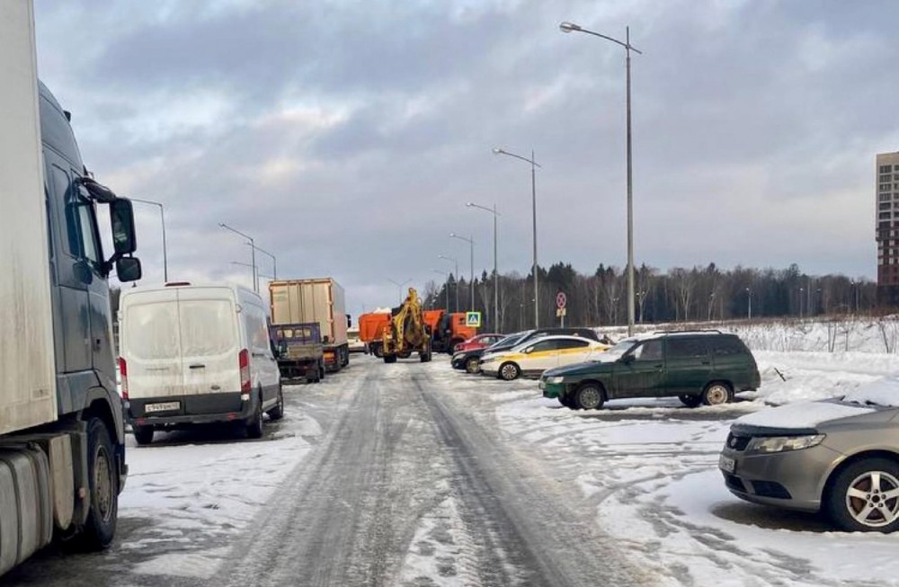 В Обнинске водителей просят убрать машины с парковки на проспекте Ленина