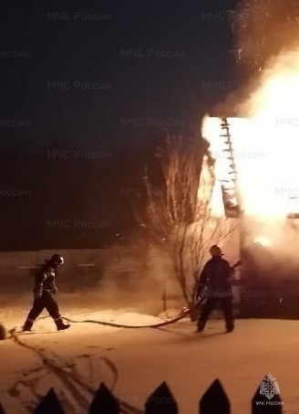 Огонь уничтожил баню в Калужской области